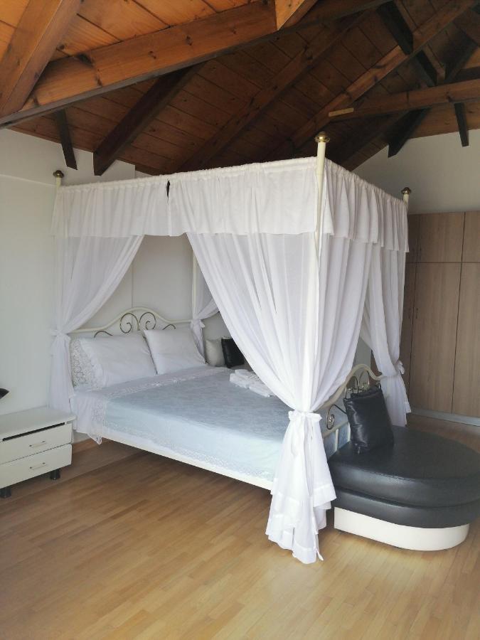 Suite In Front Of The Sea Nea Thesi Exterior foto